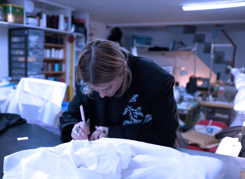 Comment fonctionne un atelier de confection de vêtements — Atelier de ...